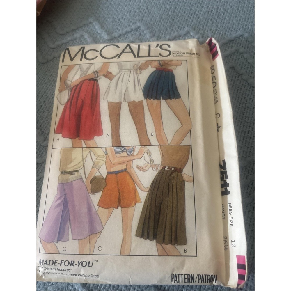 1981 Vintage McCalls 7511 Sewing Pattern Culottes and Shorts Uncut Sz 12 W 26.5